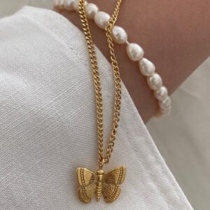 Gold Halskette mit einem Schmetterlinganhänger - Butterfly Halskette - Tayna Schmuck & Accessoires