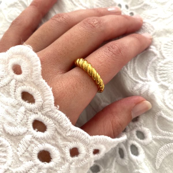 Gold Twist Ring - Twist Ring - Tayna Schmuck & Accessoires